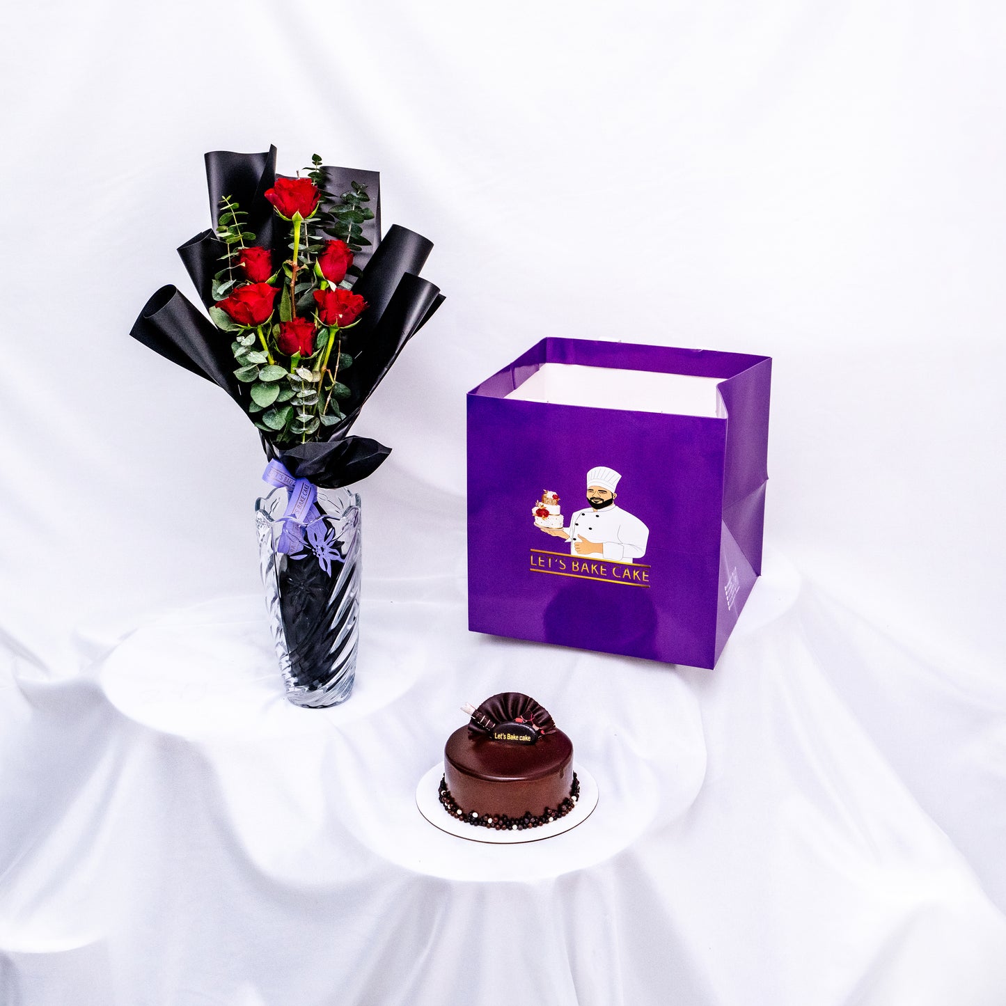 Chocolate Cake With Rose Bouquet