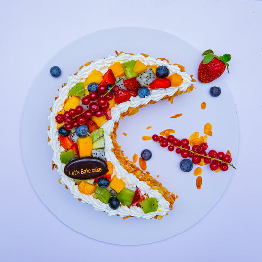 🌙 Signature Crescent Moon Cake | Luxury Eid Festival Dessert Fruits